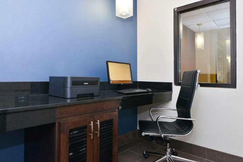 Comfort Suites University - Research Park Charlotte Bagian luar foto